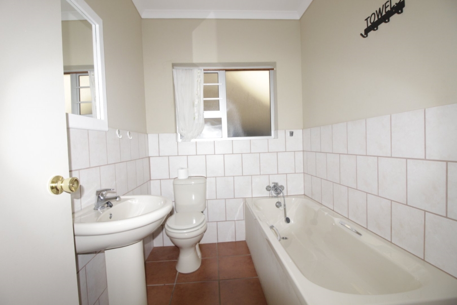 4 Bedroom Property for Sale in Wavecrest Eastern Cape